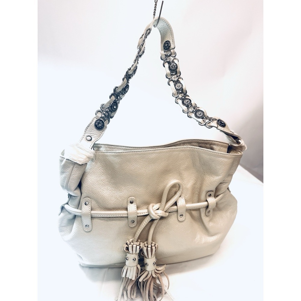 FzNd Large White Bag Purse With Dust Bag. Several additional handles. Prime cond